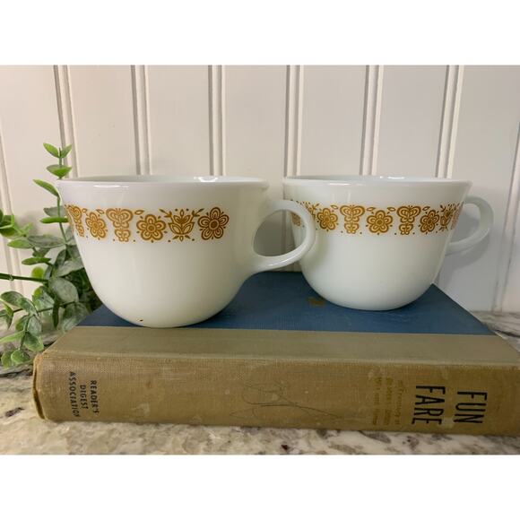 Vintage set of 2 Pyrex Butterfly Gold Milk Glass Mugs Teacups Retro GrandmaCore - Picture 1 of 9